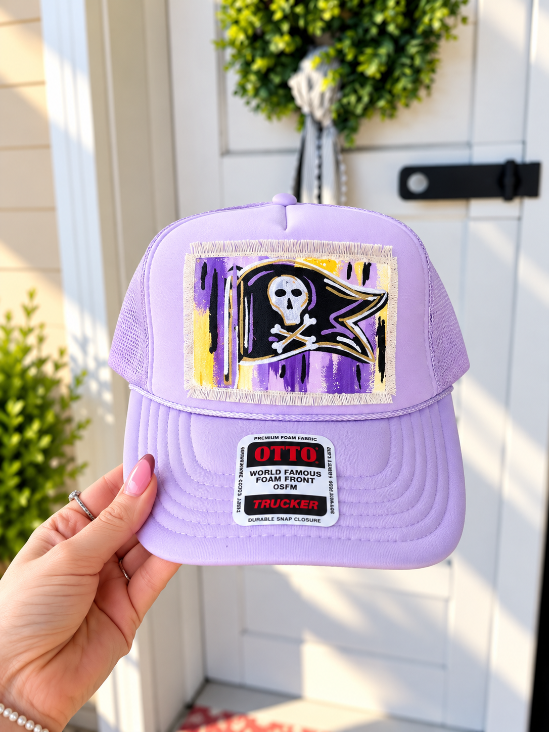 LAVENDER ABSTRACT TRUCKER HAT