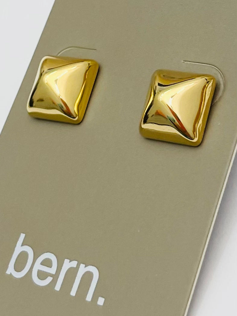 GOLDEN PYRAMID STUDS