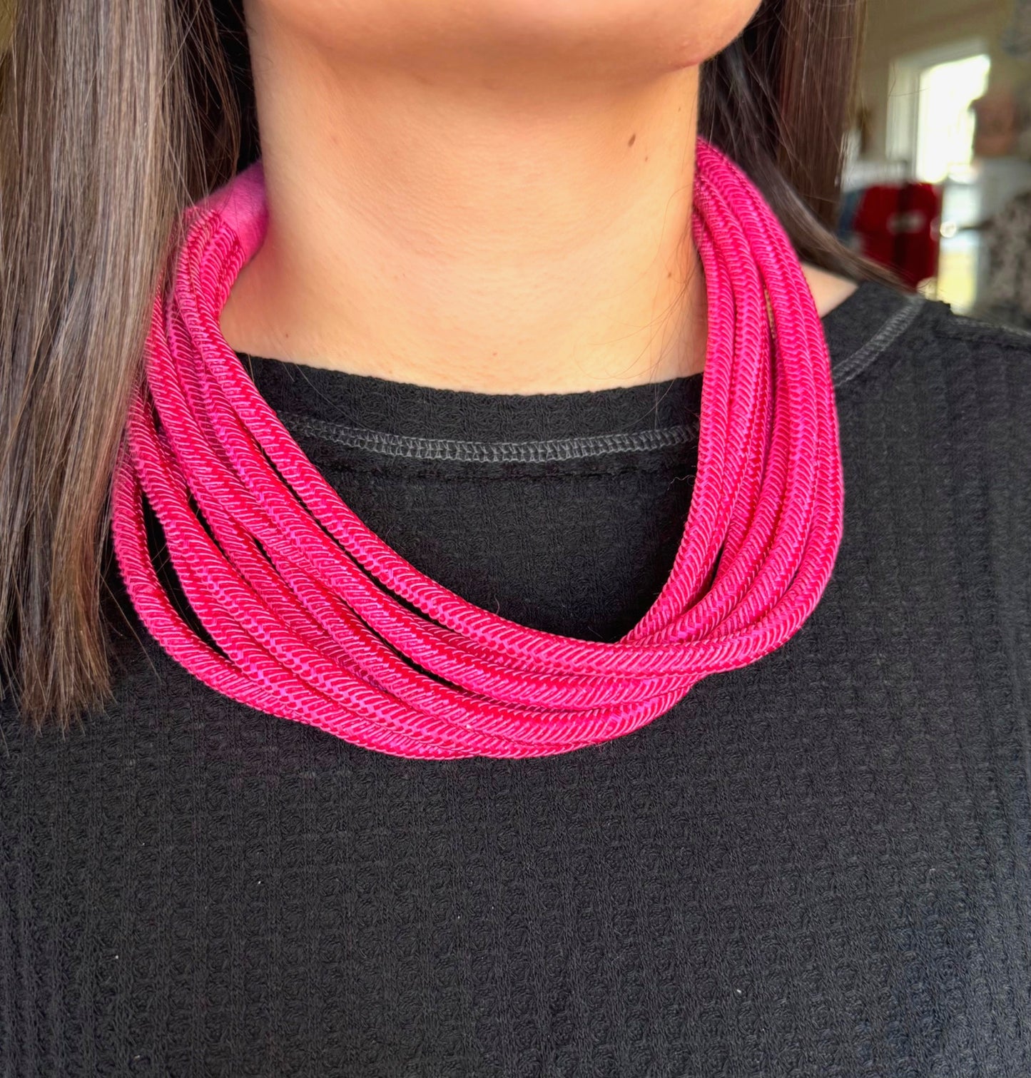 SLUB CLUB NECKLACE IN BRIGHT PINK