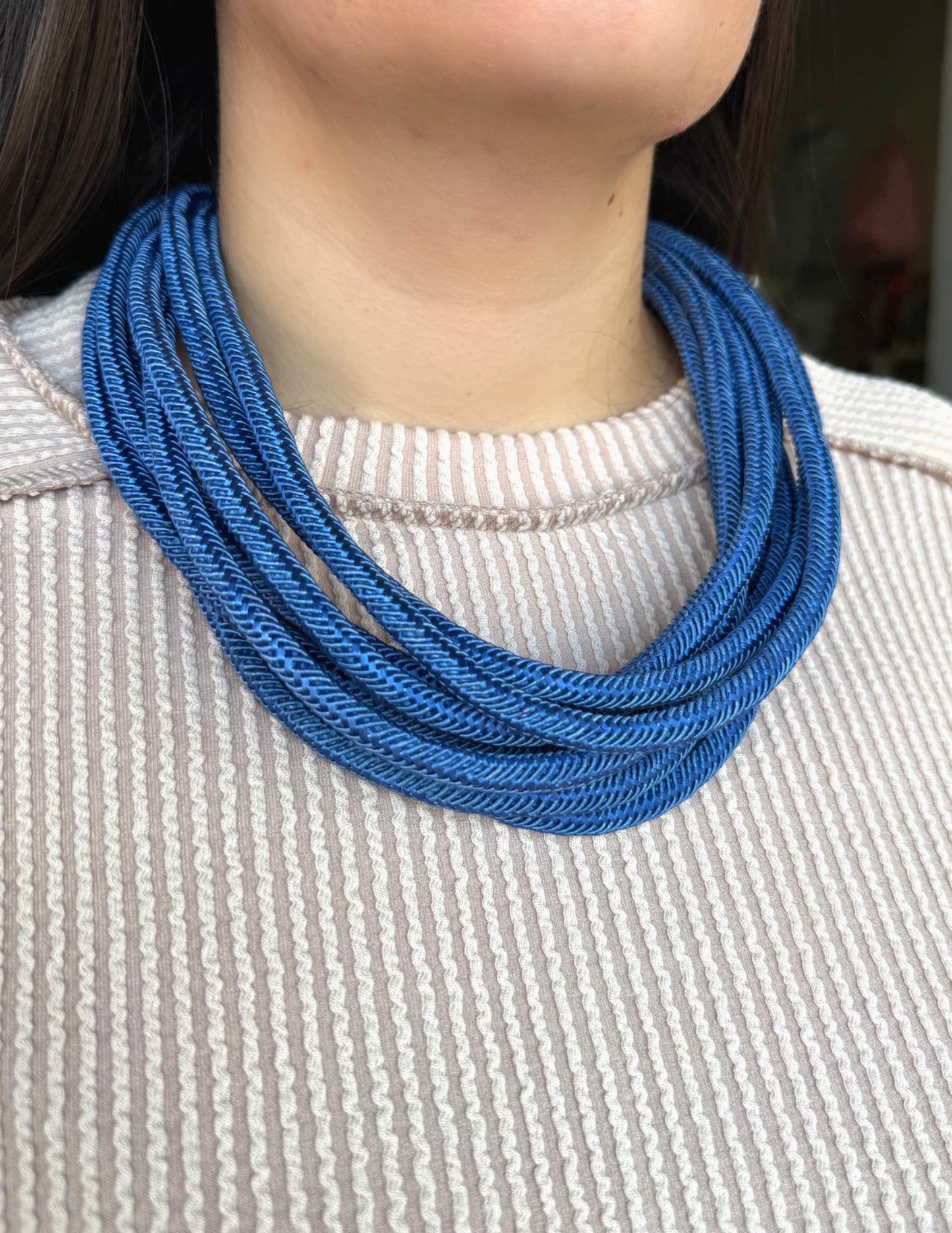 SLUB CLUB NECKLACE IN COBALT BLUE