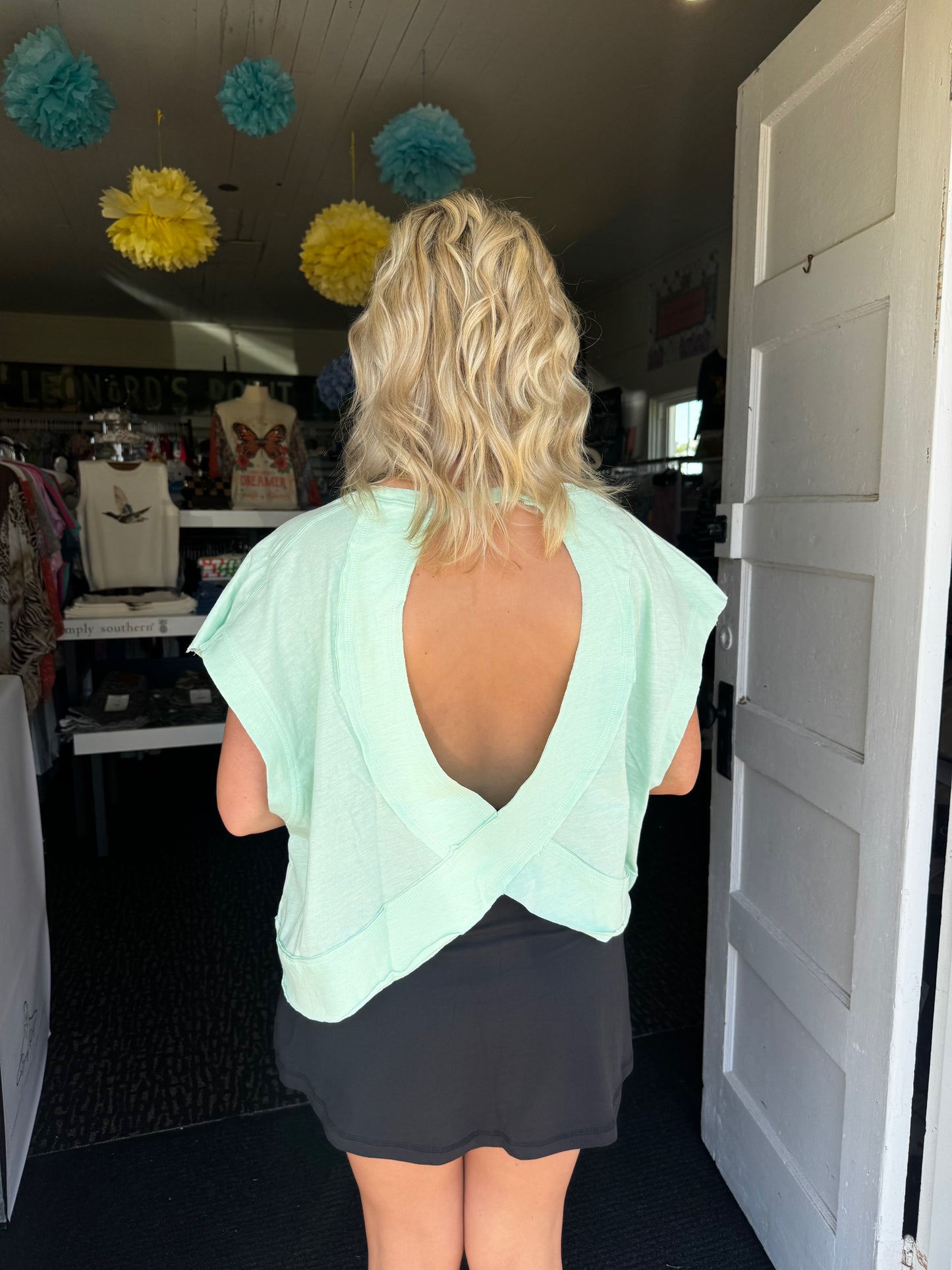 BREEZY BACK TEE