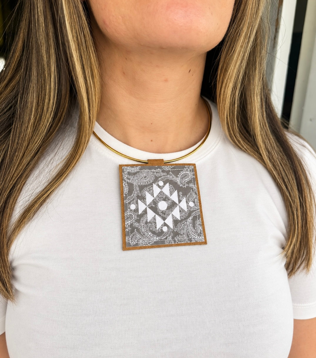 ABSTRACT PENDANT NECKLACE