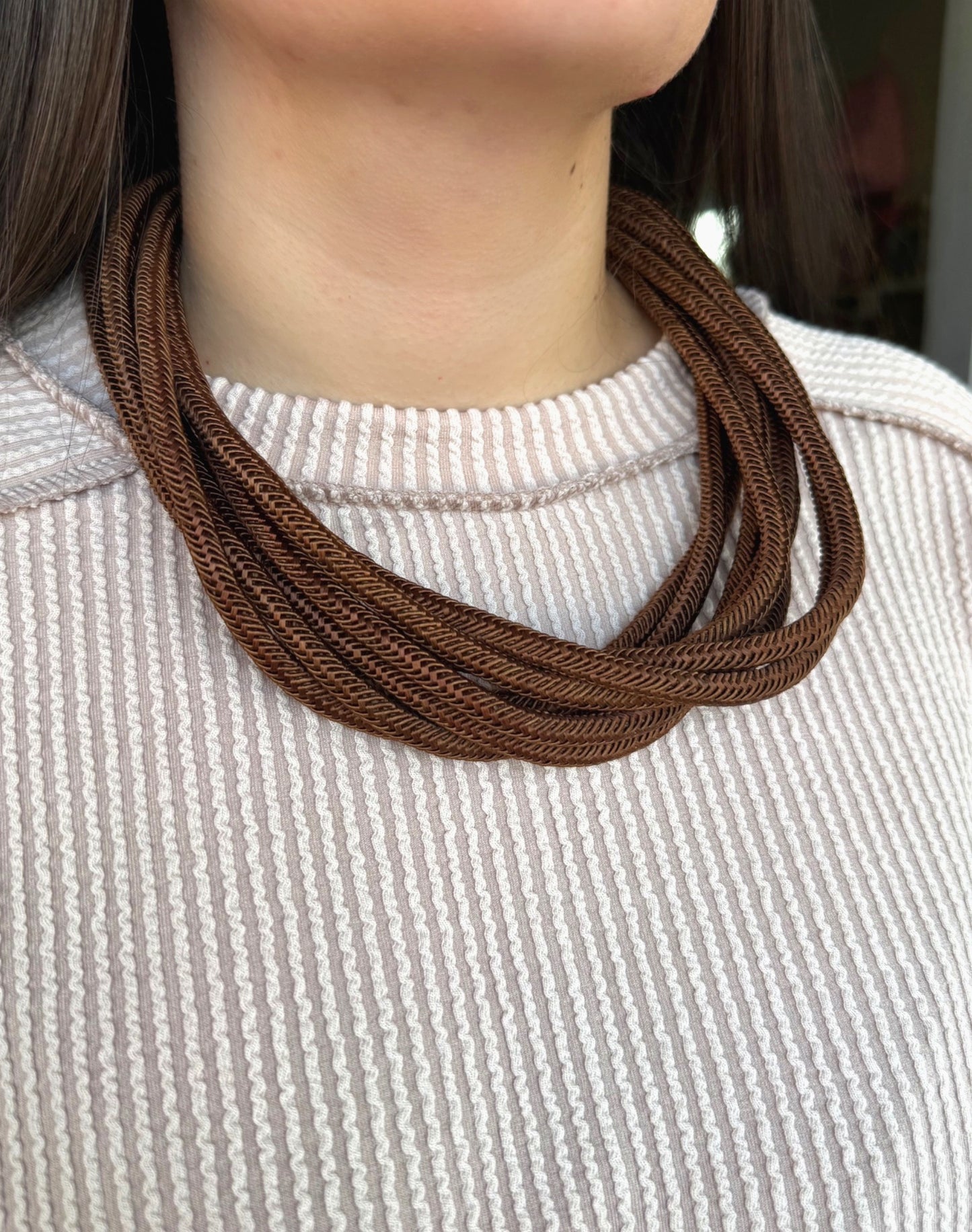 SLUB CLUB NECKLACE IN BROWN