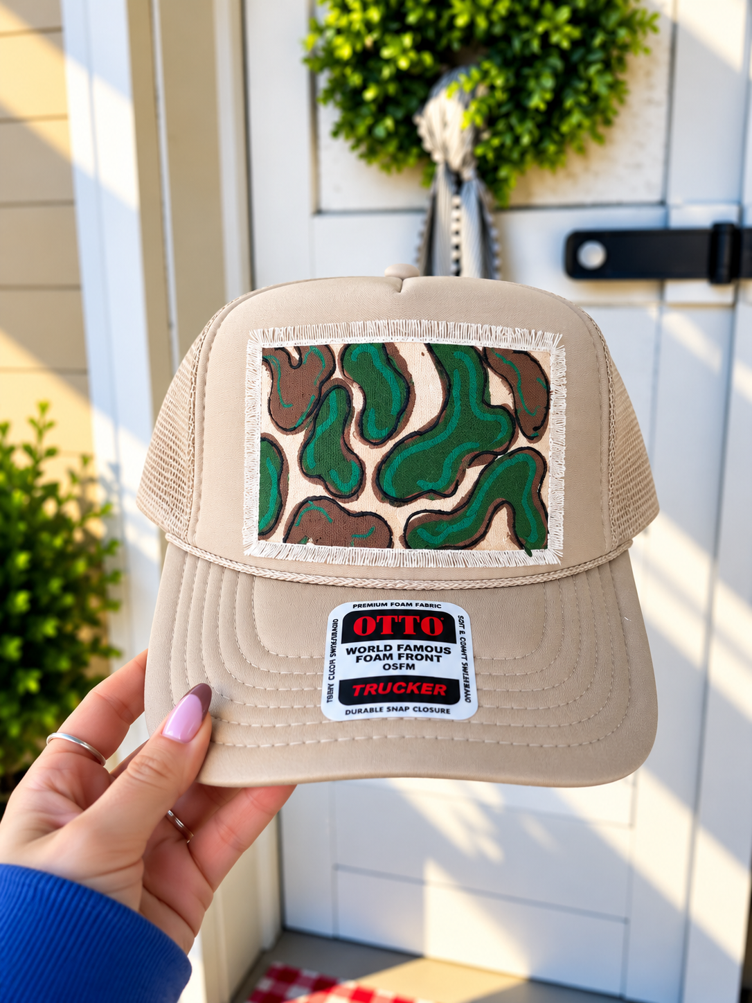 TAN CAMO TRUCKER HAT