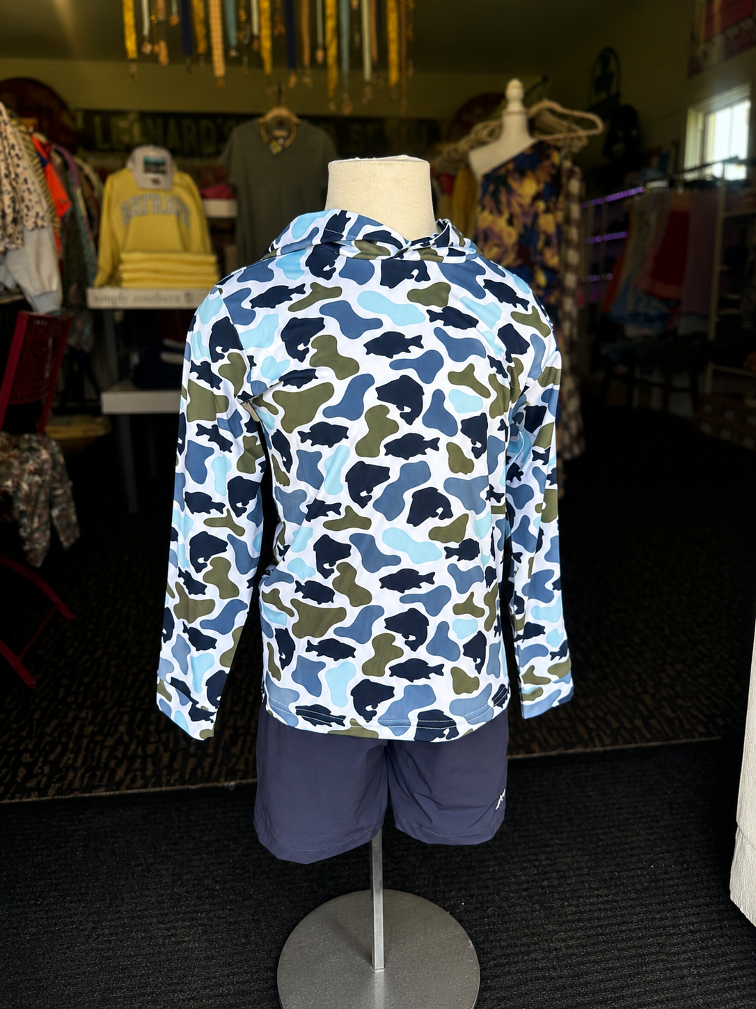 CAMO CATCH PERFORMANCE HOODED SHIRT