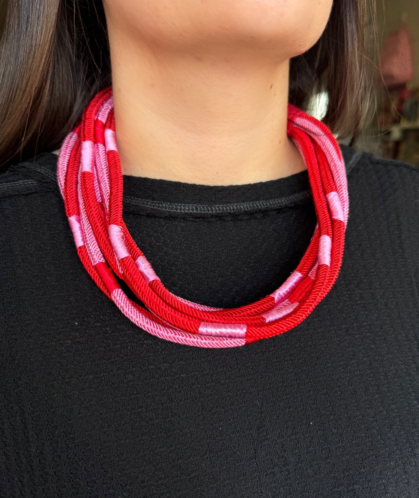 SLUB CLUB NECKLACE IN RED/PINK MULTI