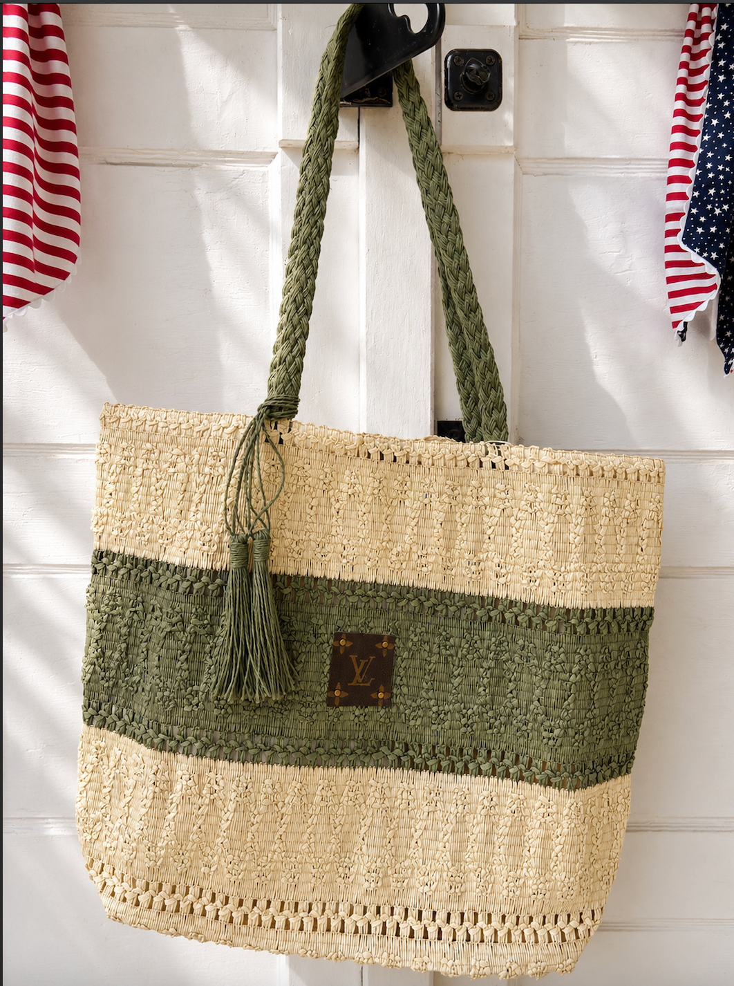 UPCYCLED STRAW TOTE IN MOSS GREEN