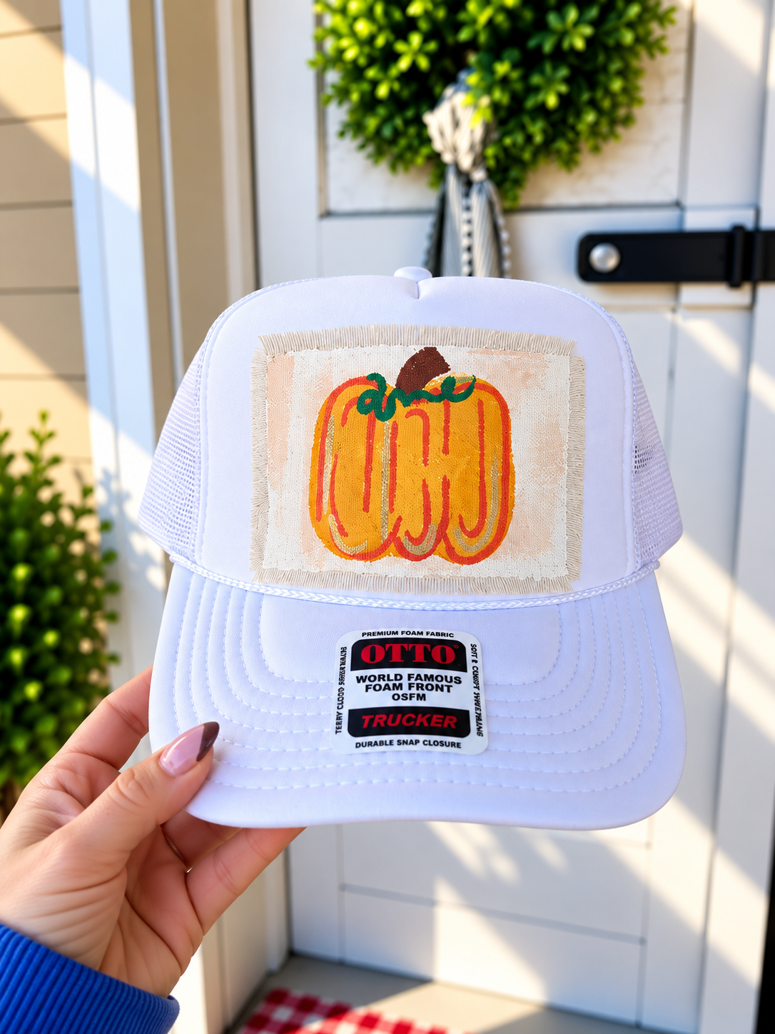 WHITE PUMPKIN TRUCKER HAT