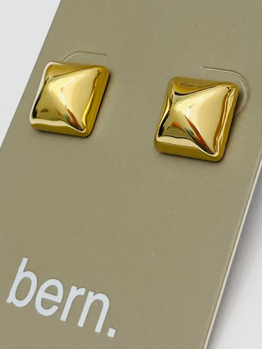GOLDEN PYRAMID STUDS