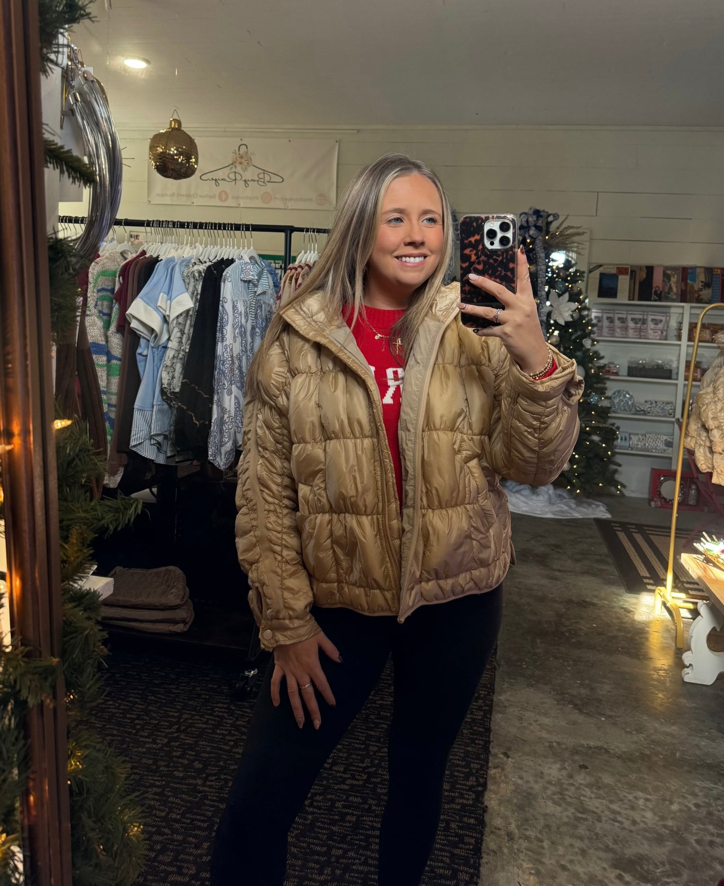 PUFFER JACKET IN GOLD