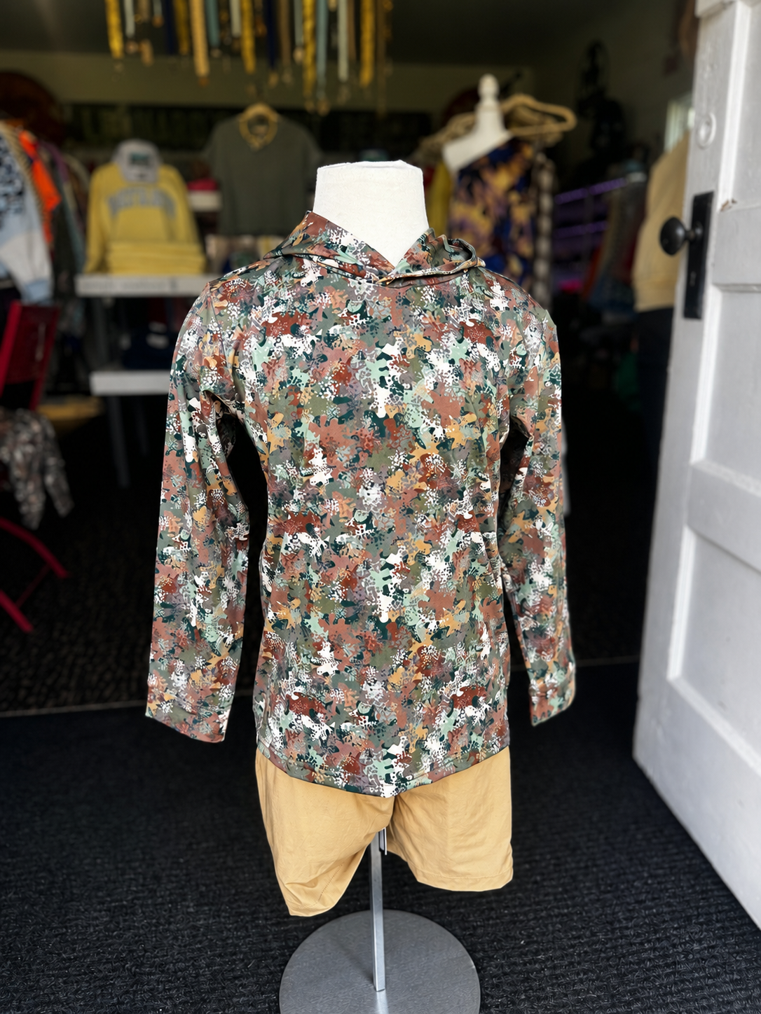 CLASSIC CAMO PERFORMANCE HOODED SHIRT