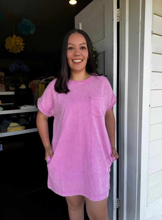 EASY DAYS T-SHIRT DRESS IN CANDY PINK