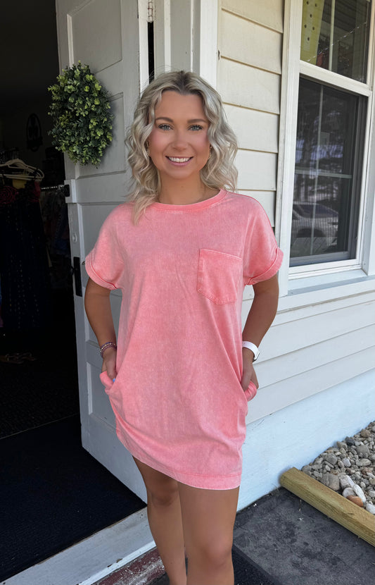 EASY DAYS T-SHIRT DRESS IN CORAL