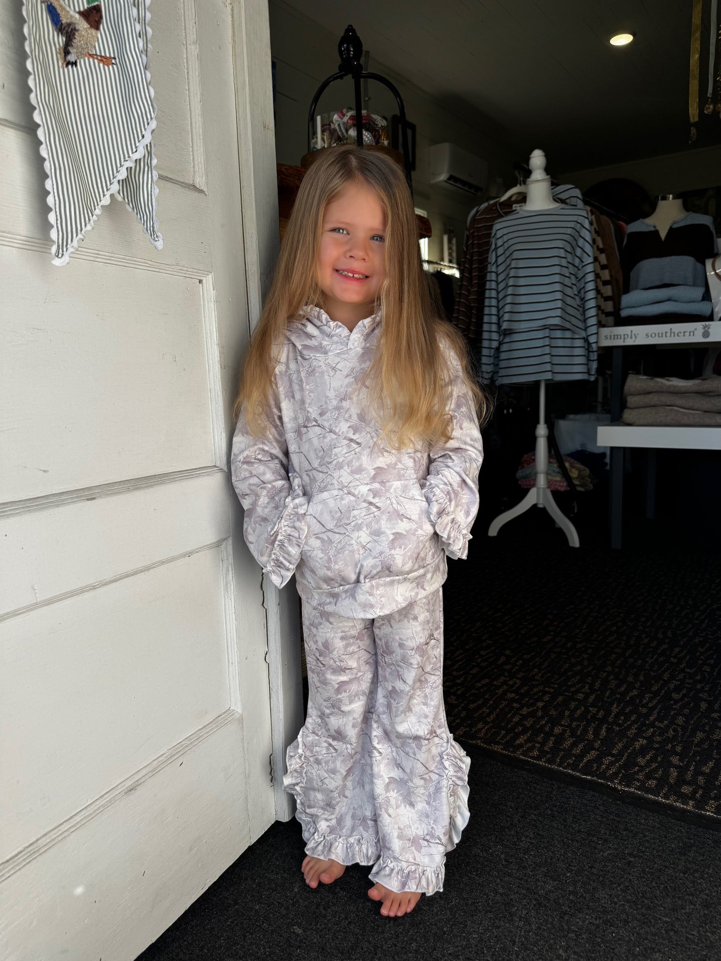 GREY CAMO RUFFLE LOUNGE SET
