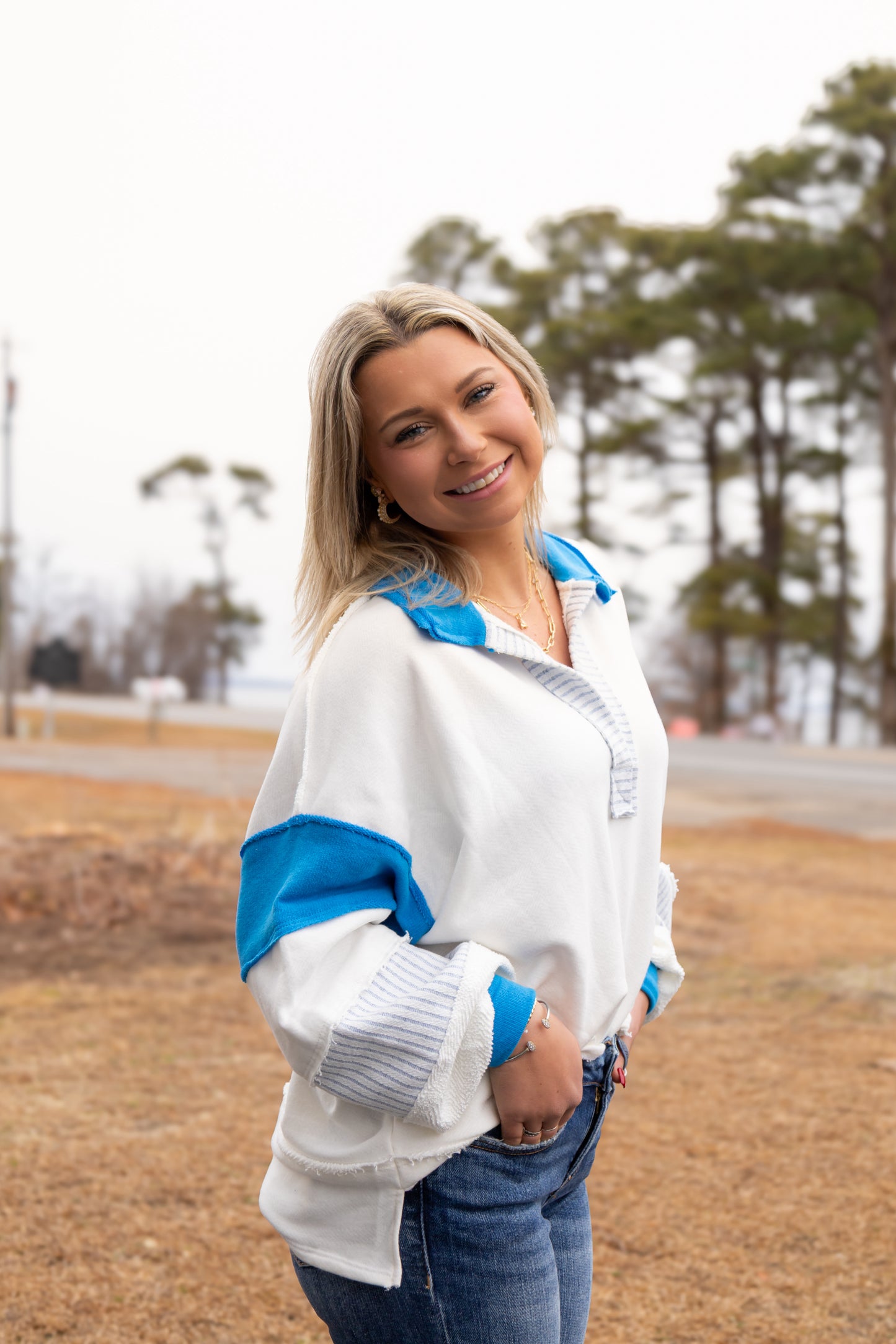 THE SUTTON TOP IN BLUE/WHITE