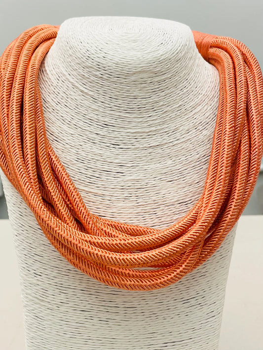 SLUB CLUB NECKLACE IN PEACH