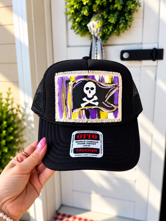 BLACK PIRATE FLAG TRUCKER HAT