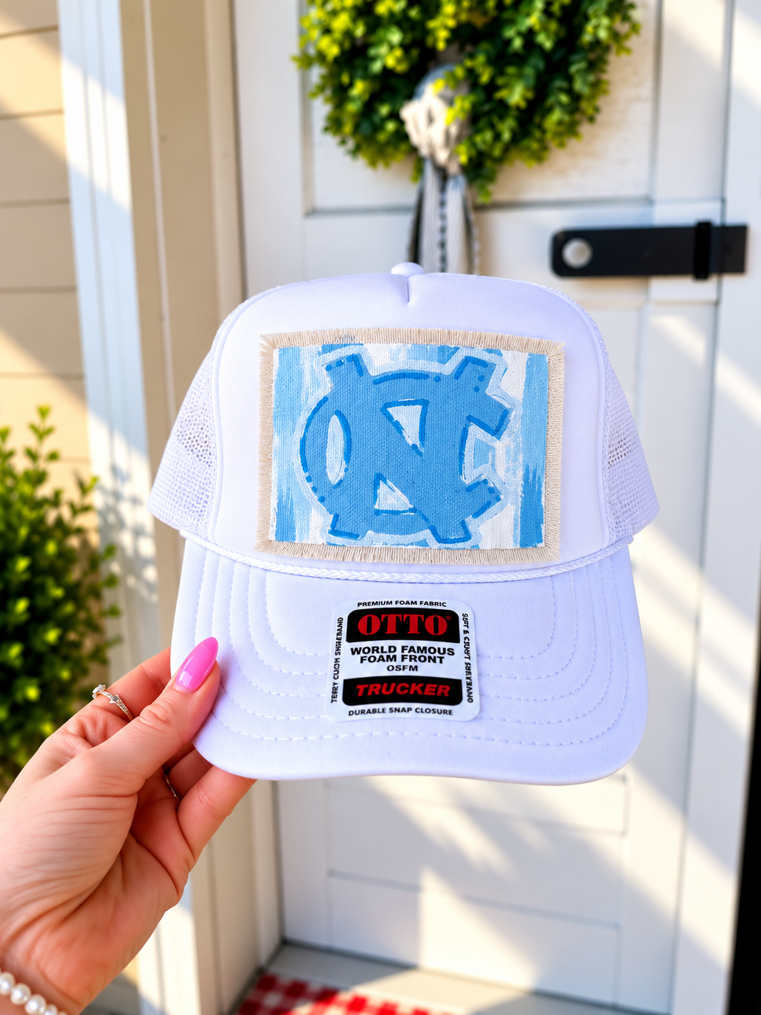 WHITE UNC TRUCKER HAT