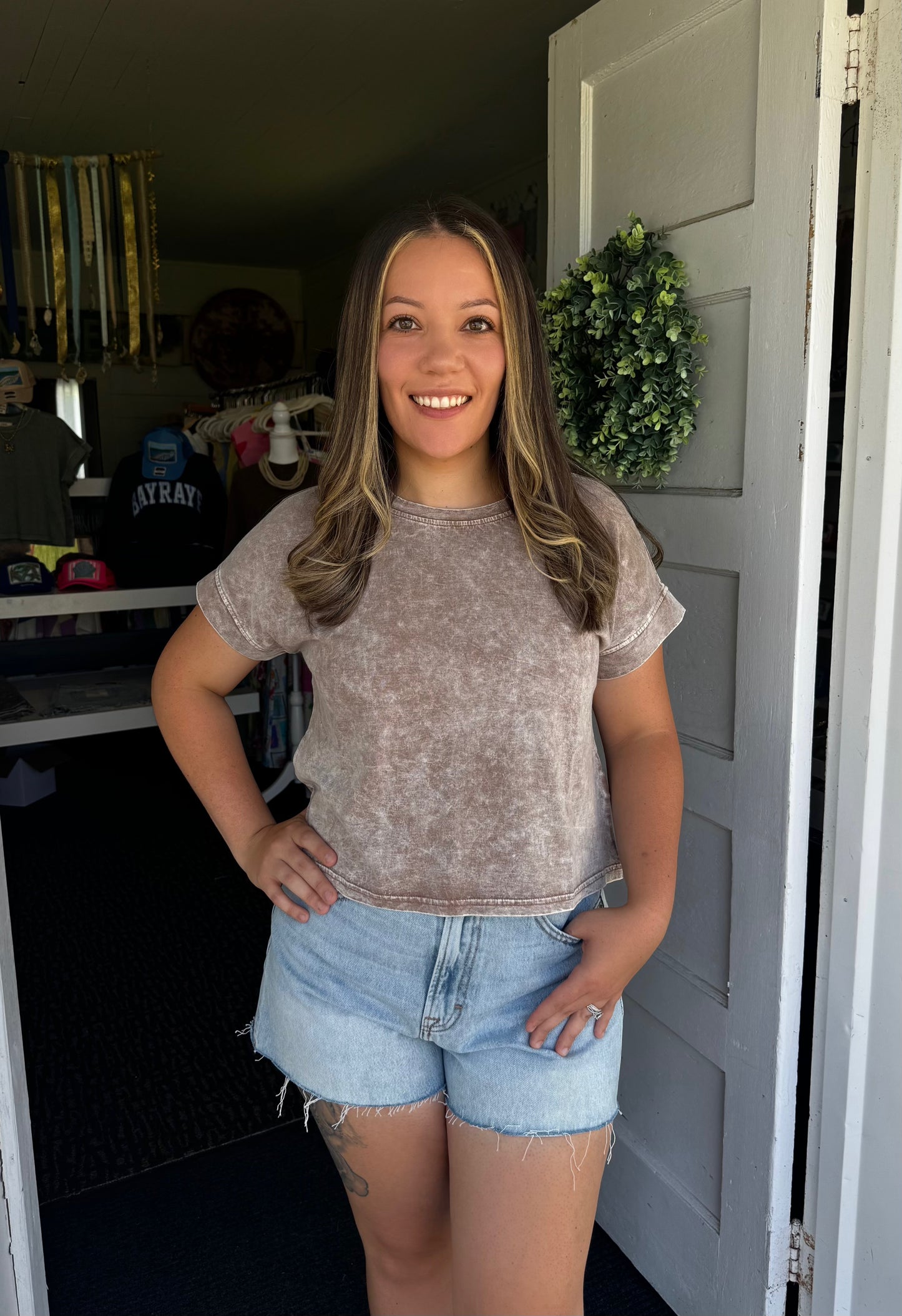 WEEKEND WASH TEE IN COCOA