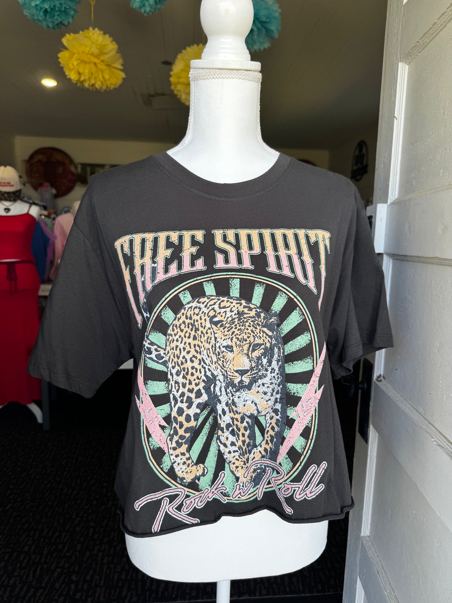 FREE SPIRIT CROPPED TEE - SIZE LARGE