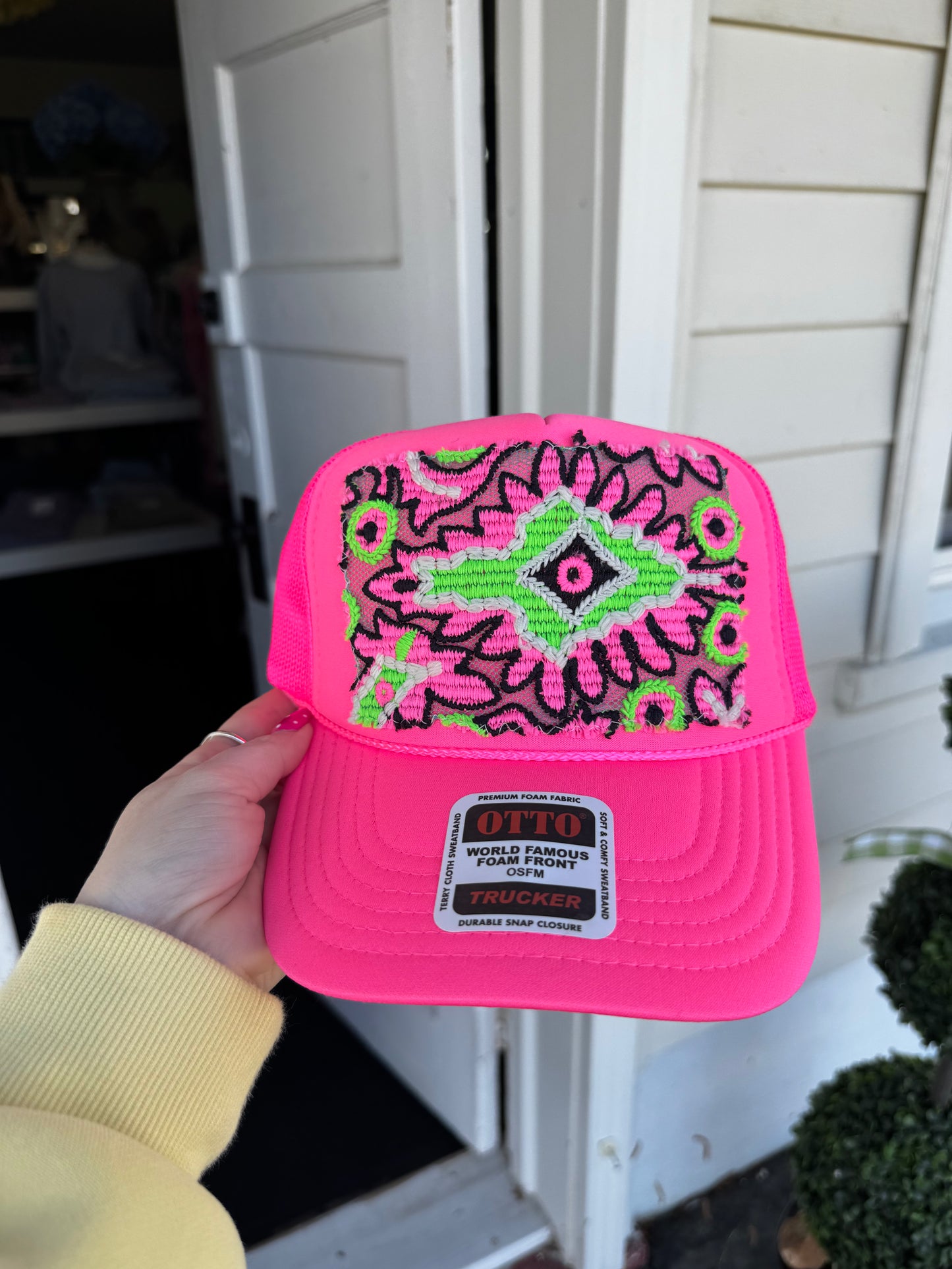 ORIJINAL NEON PINK ABSTRACT TRUCKER HAT