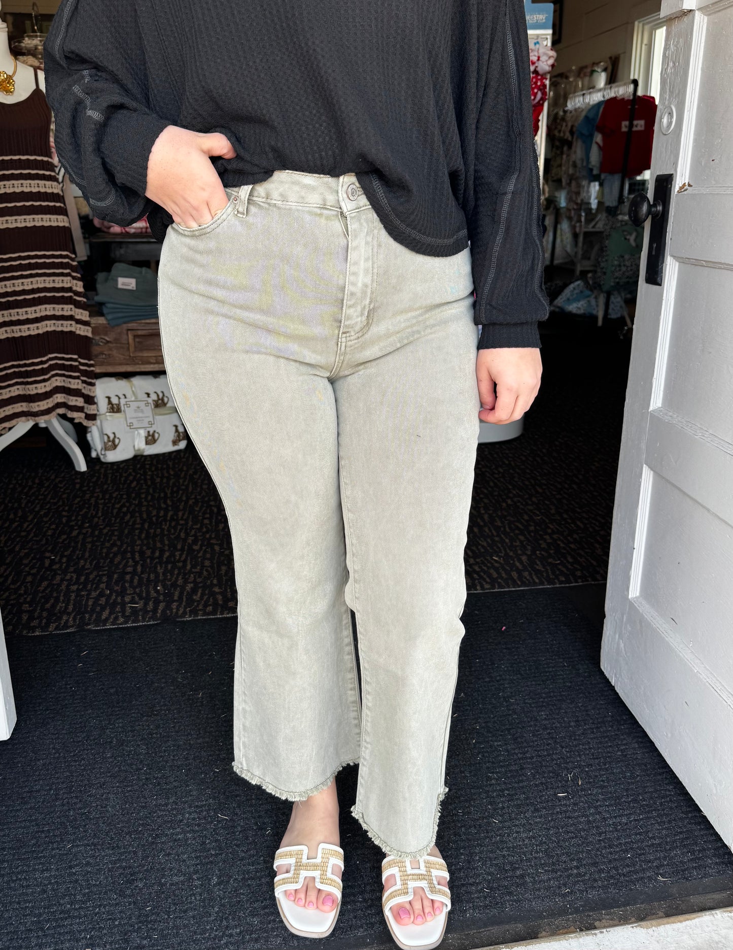 HAPPY JEANS IN LIGHT OLIVE