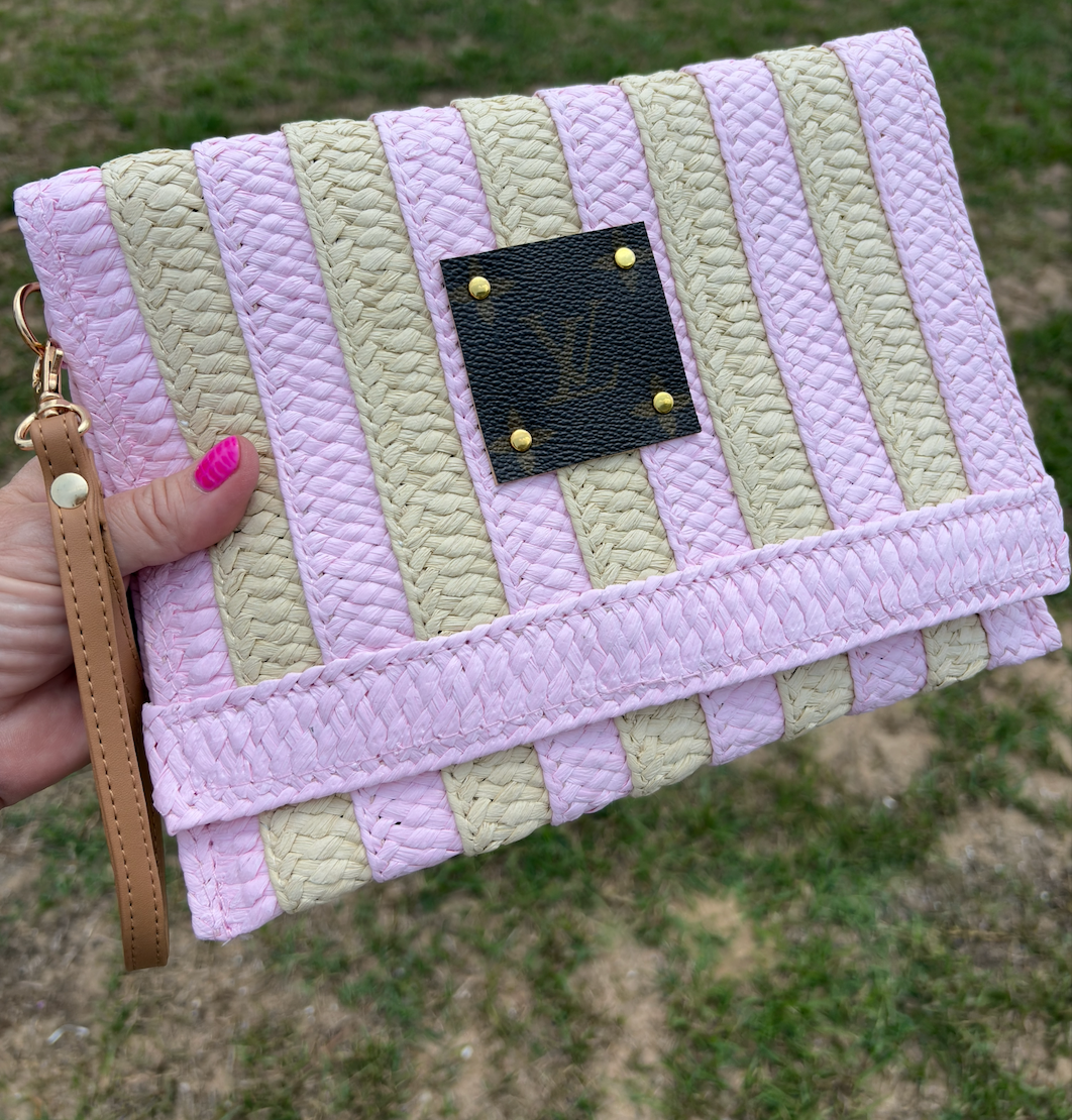UPCYCLED STRAW WRISTLET/CROSSBODY IN PINK